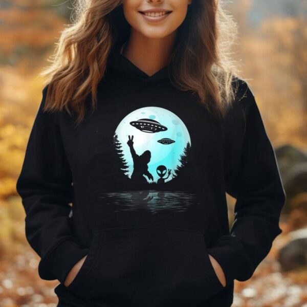 Awesome Alien And Bigfoot Moon Shirt Sasquatch Women Men Unisex Hoodie