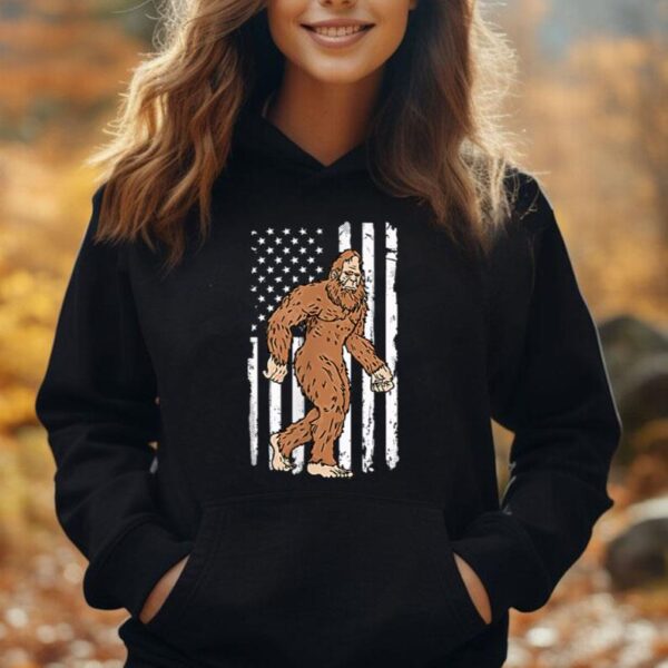 Bigfoot Vintage Distressed USA American Flag & Sasquatch Unisex Hoodie