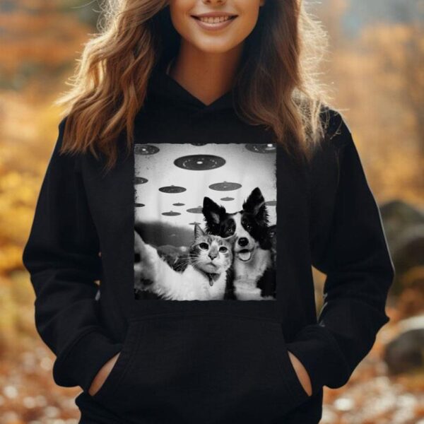 Funny Cat and Dog selfie with Alien UFO Unisex Hoodie